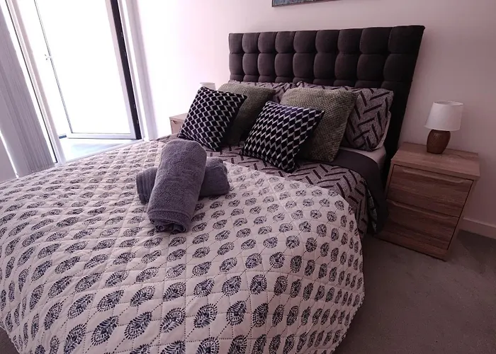 شقة Bee Cosy - Near Train Stations And Shopping Centre With Paid Private Parking, 500mbps Internet And Netflix مانشستر