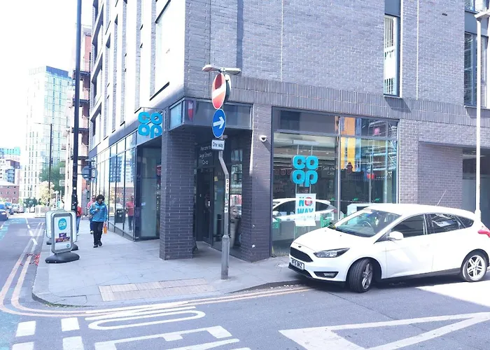 Bee Cosy - Near Train Stations And Shopping Centre With Paid Private Parking, 500mbps Internet And Netflix شقة مانشستر