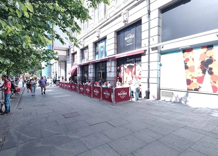 Bee Cosy - Near Train Stations And Shopping Centre With Paid Private Parking, 500mbps Internet And Netflix مانشستر