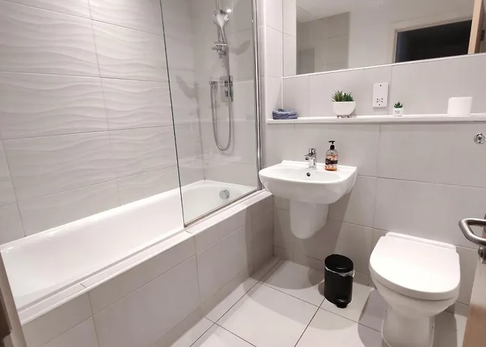 Bee Cosy - Near Train Stations And Shopping Centre With Paid Private Parking, 500mbps Internet And Netflix مانشستر