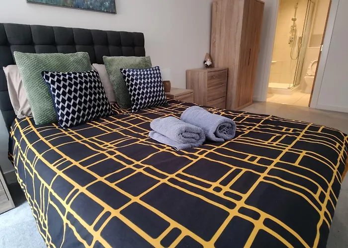 Bee Cosy - Near Train Stations And Shopping Centre With Paid Private Parking, 500mbps Internet And Netflix مانشستر