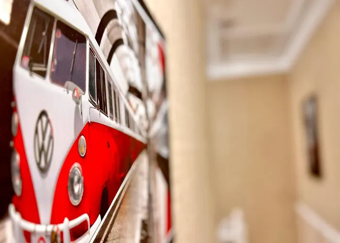 Full With Free Parking In Moss Bank, Crumpsall, *