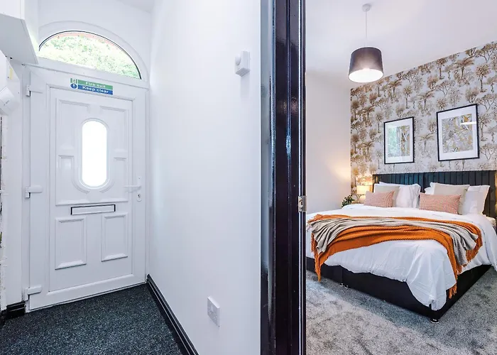 Large 4br House, Sleeps 8, Parking, Full Kitchen, Ideal For Groups, Family, Contractors Tatil Evi Manchester