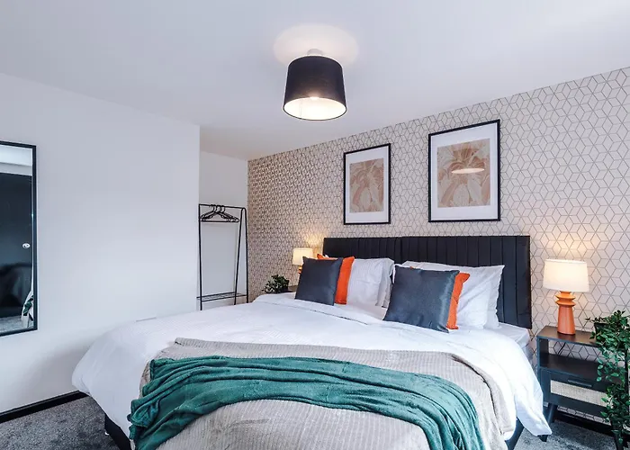 Large 4br House, Sleeps 8, Parking, Full Kitchen, Ideal For Groups, Family, Contractors