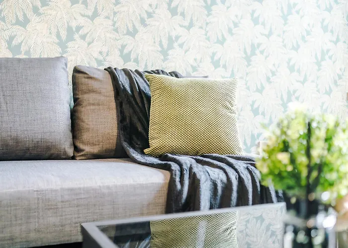 Large 4br House, Sleeps 8, Parking, Full Kitchen, Ideal For Groups, Family, Contractors Tatil Evi