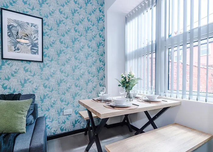 Large 4br House, Sleeps 8, Parking, Full Kitchen, Ideal For Groups, Family, Contractors