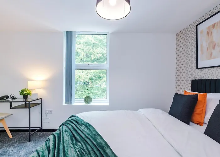 Large 4br House, Sleeps 8, Parking, Full Kitchen, Ideal For Groups, Family, Contractors Tatil Evi *