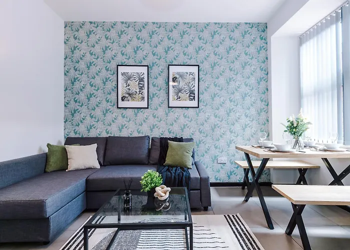 Large 4br House, Sleeps 8, Parking, Full Kitchen, Ideal For Groups, Family, Contractors *