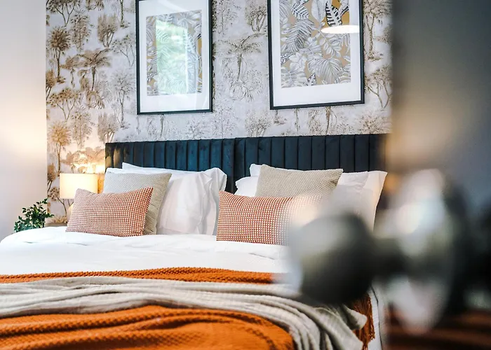 Tatil Evi Large 4br House, Sleeps 8, Parking, Full Kitchen, Ideal For Groups, Family, Contractors