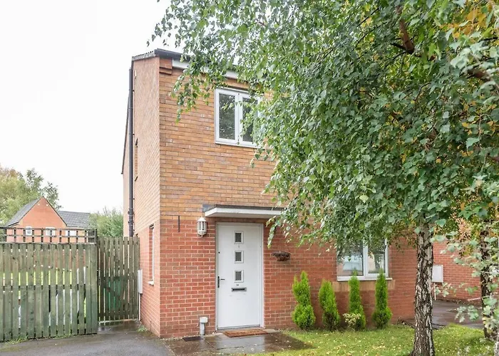 Chic 4bd Abode - Free Parking - Snooker Сasa de vacaciones *