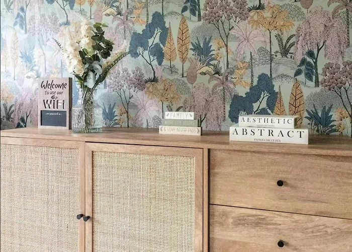 Chic 4bd Abode - Free Parking - Snooker Сasa de vacaciones