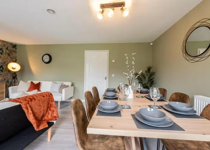 Chic 4bd Abode - Free Parking - Snooker * Mánchester