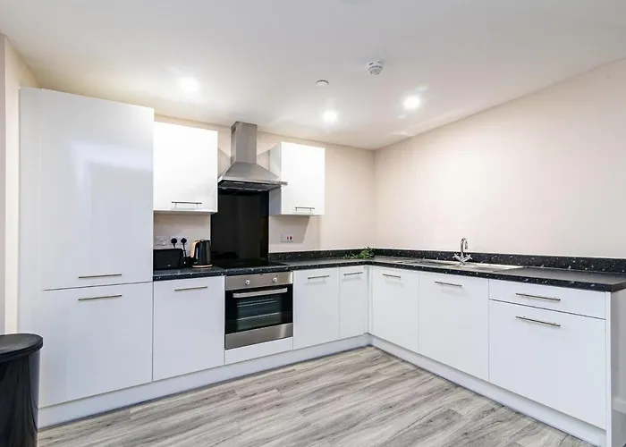 2 Bedroom Flat By Eccles Station With Communal Rooftop Garden