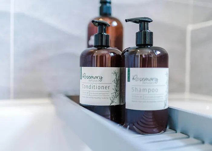 Stunning Riverside 3-bed By 53 Degrees In With Garden & Free Parking! مانشستر