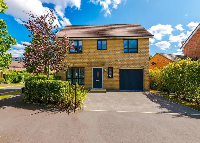 Stunning Riverside 3-bed By 53 Degrees In With Garden & Free Parking! *