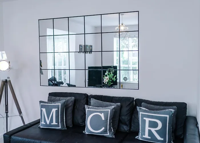 Stunning Riverside 3-bed By 53 Degrees In With Garden & Free Parking! *