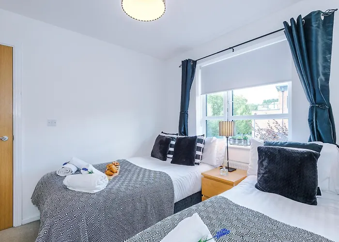 Stunning Riverside 3-bed By 53 Degrees In With Garden & Free Parking! فيلة *