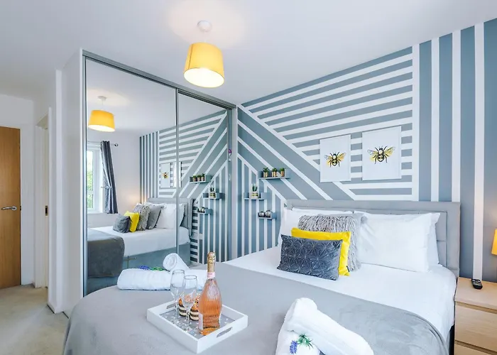 Stunning Riverside 3-bed By 53 Degrees In With Garden & Free Parking! فيلة *