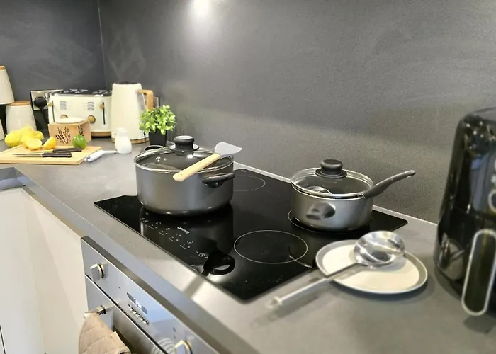 Elegant 2bd & 2ba Centre Luxury With View *