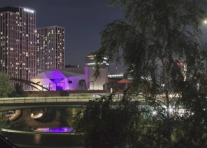 Elegant 2bd & 2ba Centre Luxury With View