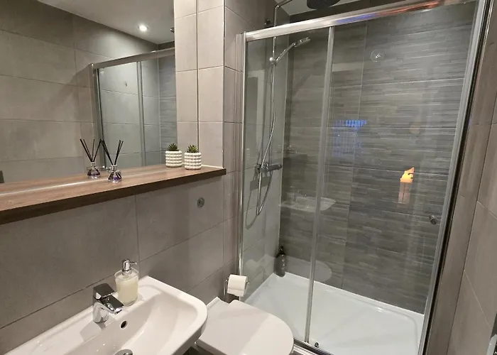 Elegant 2bd & 2ba Centre Luxury With View *