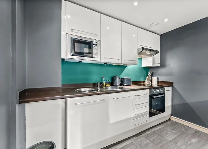 Large - Sleeps 8 Μάντσεστερ