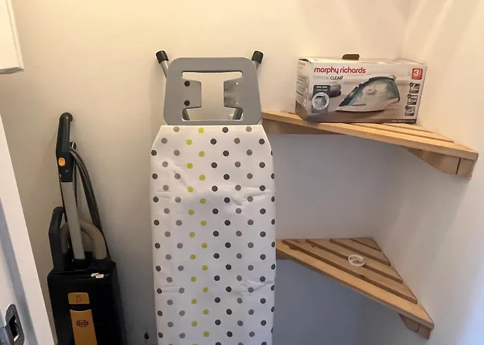 3br-sleeps 6 -walk To Etihad & Ao Arena *