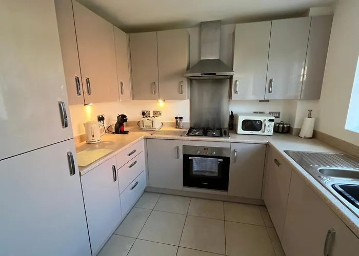 3br-sleeps 6 -walk To Etihad & Ao Arena 펜션 *