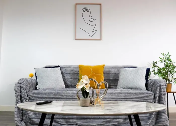 1 Bed Centre - Free Underground Parking - Balcony - Airbed Available