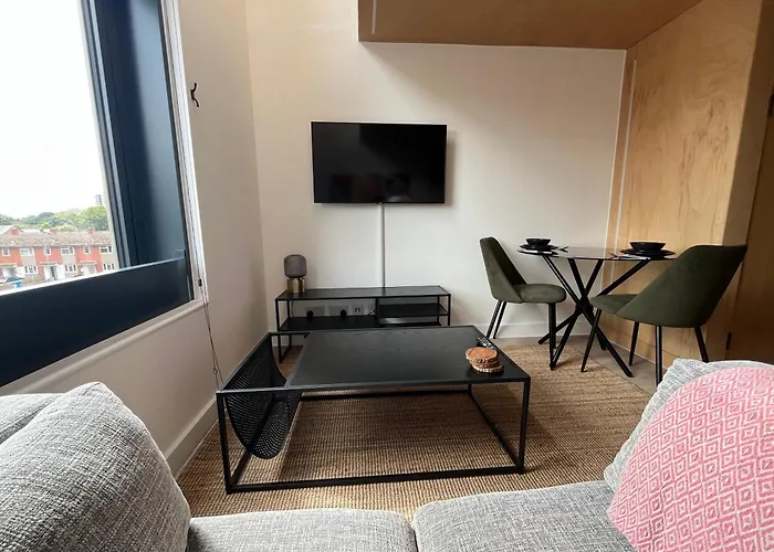 Stylish Duplex In Apartment *