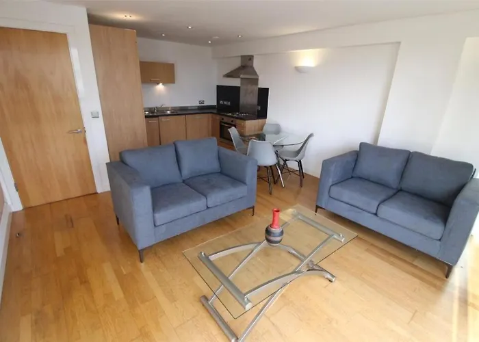 2 Bedroom Centre Dec Apartment *