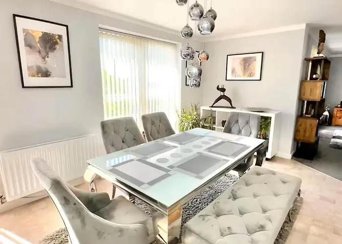 Spacious, Smart Near Centre And Coop Arena Free Parking *