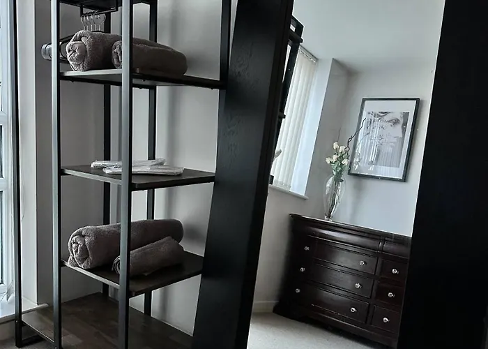 Spacious, Smart Near Centre And Coop Arena Free Parking * 맨체스터