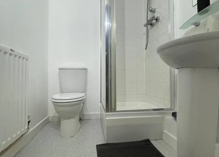 Spacious, Smart Near Centre And Coop Arena Free Parking