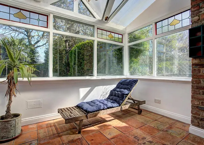 Spacious Victorian Family Home In Stretford - Pass The Keys Holiday home Manchester