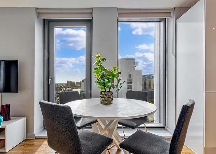 Beautiful Luxury By Media & Man Utd - Pass The Keys Apartment