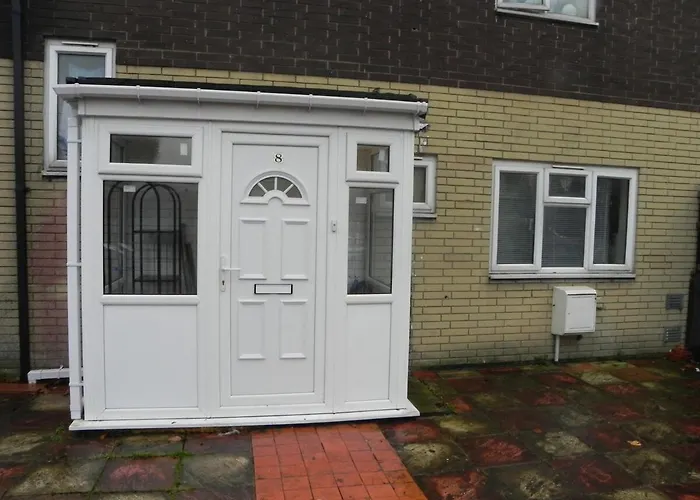 1 Bed Flat In Near Centre Daire *