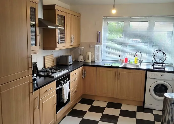 1 Bed Flat In Near Centre