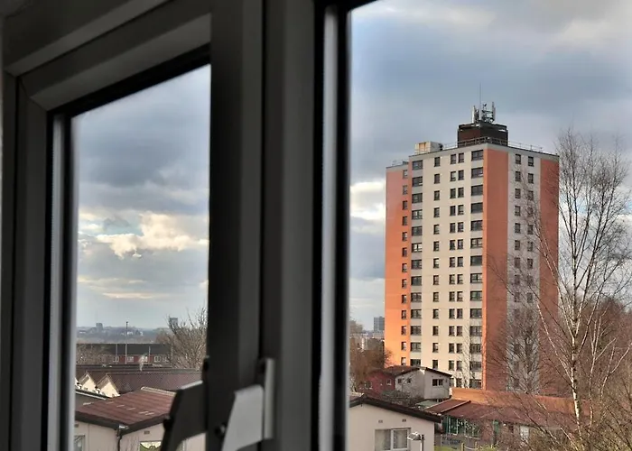 View - Free Parking - Sleeps 6 - Near Centre - By Nmb