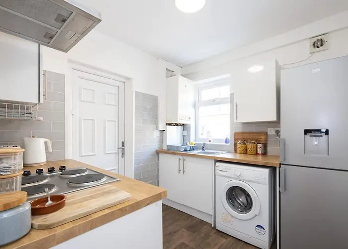 Winslow House- Close To Coop Etihad & Free Parking *