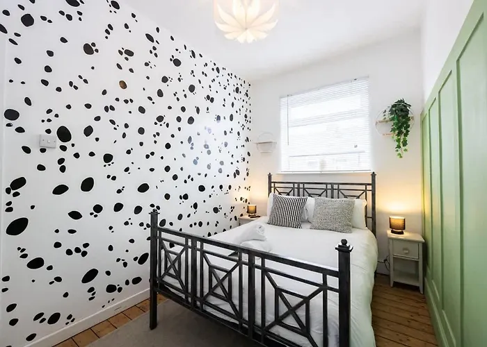 Σπίτι διακοπών Winslow House- Close To Coop Etihad & Free Parking