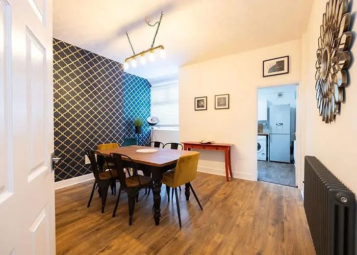 Σπίτι διακοπών Winslow House- Close To Coop Etihad & Free Parking *