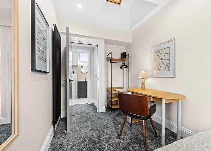 Sleeps 14 The Old Trafford Family Zen By Genesis Living Holiday home Manchester