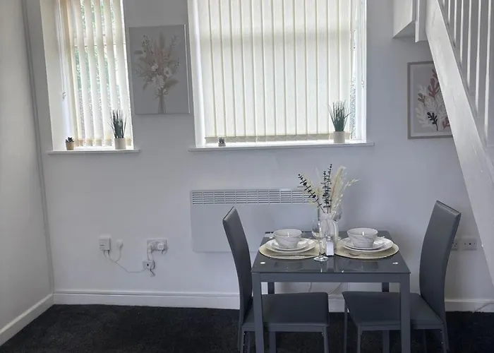 Charming 1br Garden Retreat Near Downtown