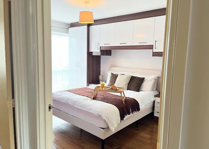 The Eastern Hive - King Bed, 3x Parking, Coop Live & Etihad Holiday home