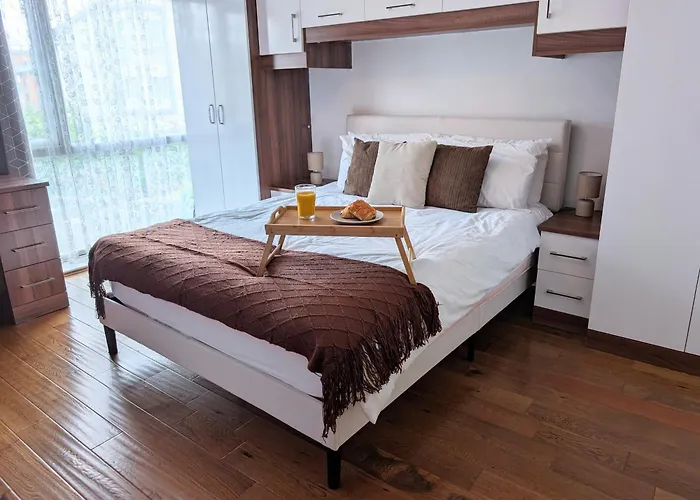 The Eastern Hive - King Bed, 3x Parking, Coop Live & Etihad