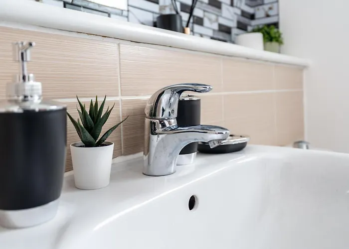 Stylish 2Br Flat - Walk To Old Trafford - Free Parking Апартаменты