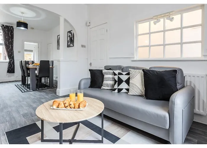 Modern 3bd House - Free Parking - Fast Wifi Manchester