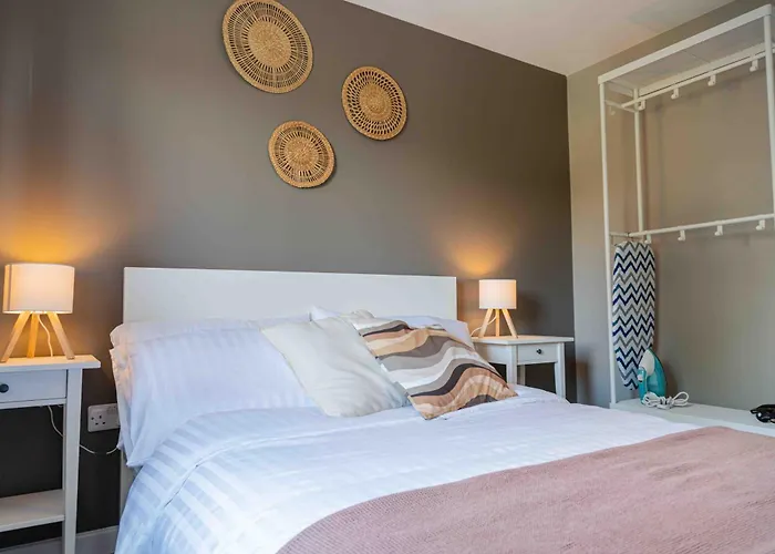 بيت للعطل S Veranda - Near Lidl & Bus -4 Bed 6 Sleep