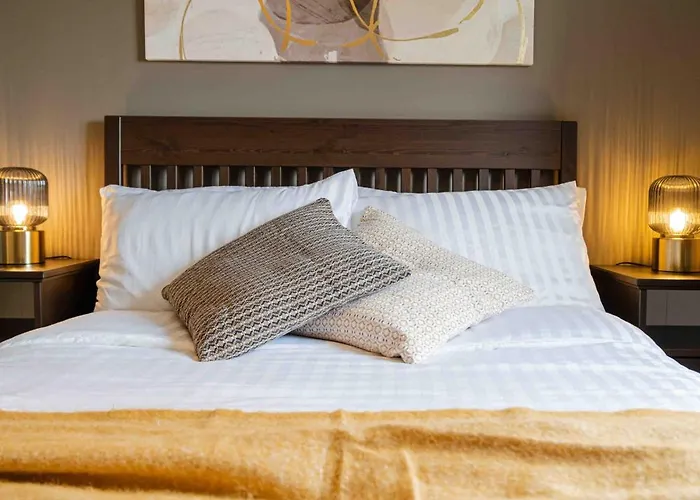 بيت للعطل S Veranda - Near Lidl & Bus -4 Bed 6 Sleep *